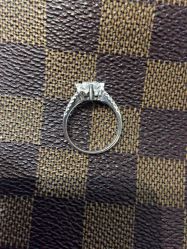 -威德钻石-克拉钻大本营(南京东路店)