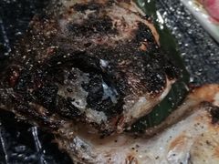 盐烧三文鱼头-虎焱炭火烧肉