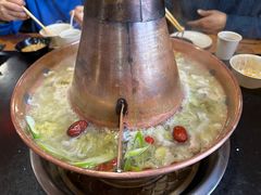 -果松木炭酸菜铜火锅·外婆参鸡汤
