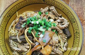 Stir-fried Eel and Pork Kidney Noodles