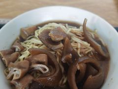 -松树干拌面店