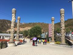 龙柱大门-百里山水画廊乌龙峡谷