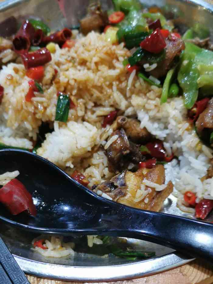 湘川木桶饭-"点了辣子鸡跟凉瓜炒牛肉,味道可以说是非常.