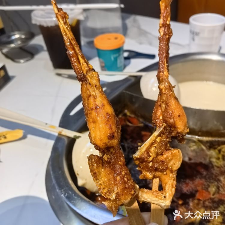 今天选的这家美蛙鱼头。美蛙鱼头真我最爱!虽然个人欢鱼!