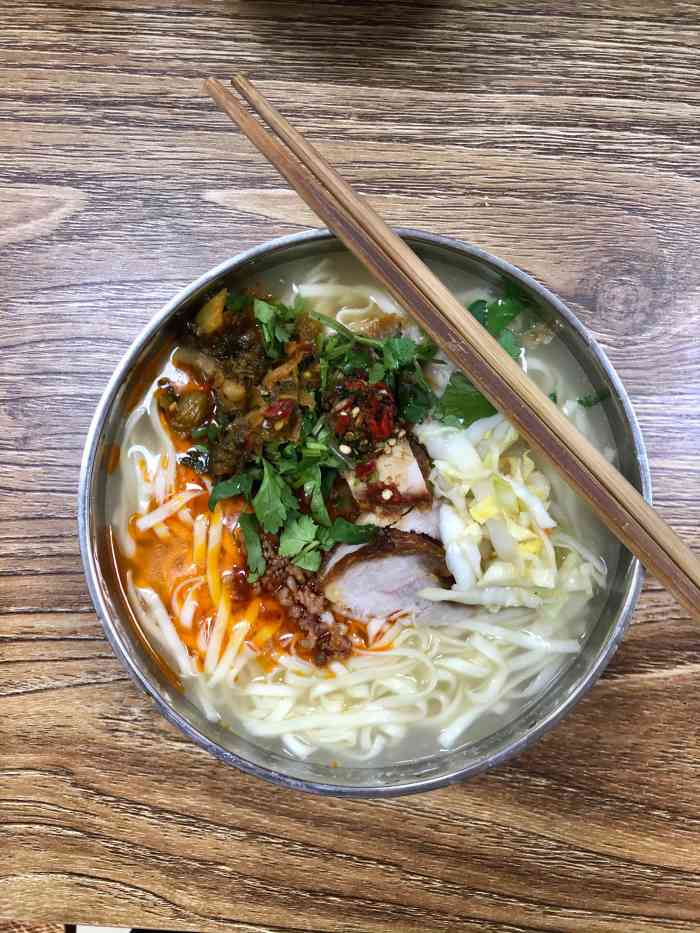 文山酸汤米线-"中午约上朋友一起来吃个午饭,都是大碗,可.