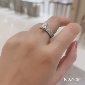 经常看看手里的一克拉钻戒可以消消气