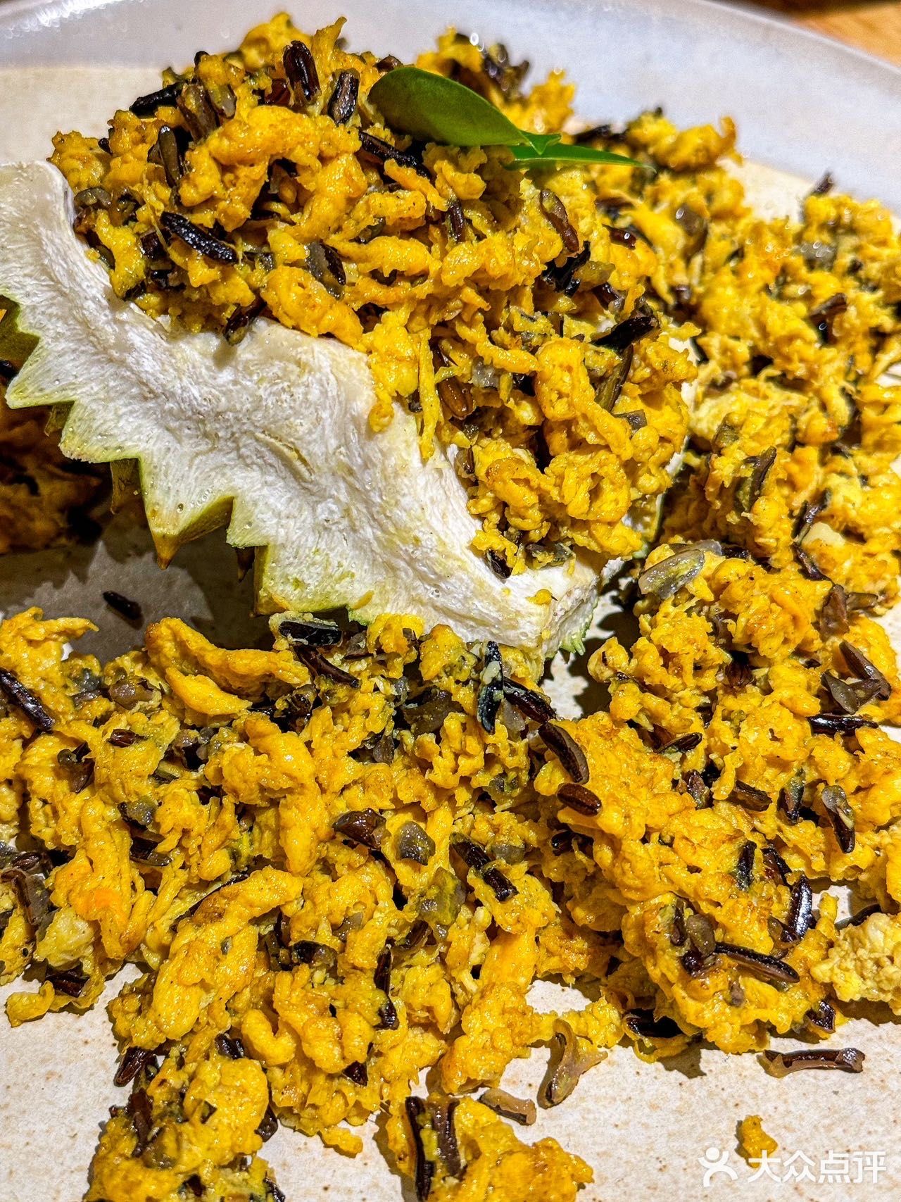 席地而坐啃大闸蟹！在这里吃饭就是舒坦