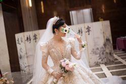 -艾米丽婚纱礼服