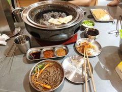 -围炉肉舍•炭烤活鳗•丹东海鲜烤肉(步行街店)