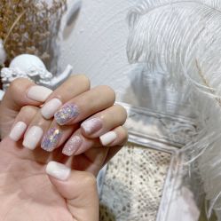 -花岐款式专研健康美甲沙龙