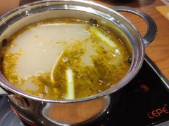 酸萝卜鸭汤锅-德香苑脆皮烤鸭·经典(爱融荟城店)