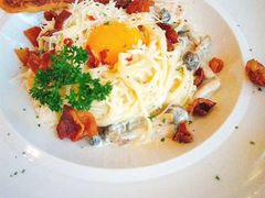 -Chom Cafe and Restaurant