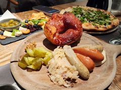 德式脆皮猪肘配香肠拼盘-闲·胡同 Barblu Hutong(雍和宫五道营店)
