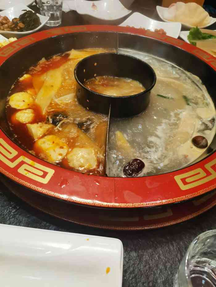 川蜀香重庆老火锅(于洪店)-"这是一家很亲民的店,四人套100多元这么.