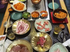 -臻牛烤肉