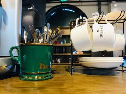 -TWOFACE 双面理发馆