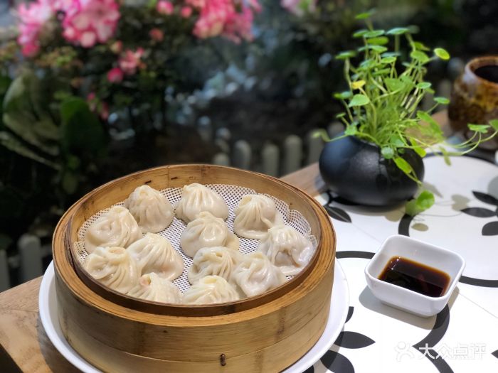 杭州小笼灌汤包