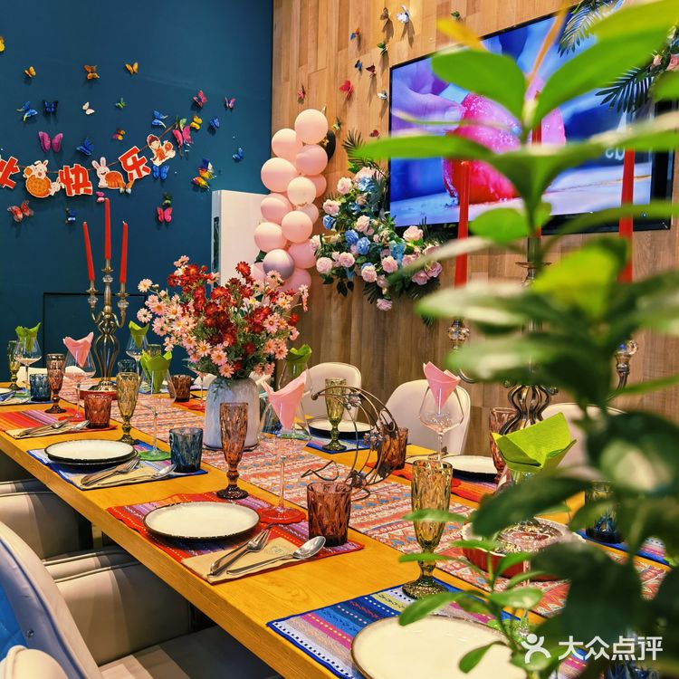 很有欢快气氛的一个餐厅～