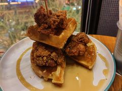 香辣炸鸡配华夫饼-悠航SLOWBOAT(三里屯店)