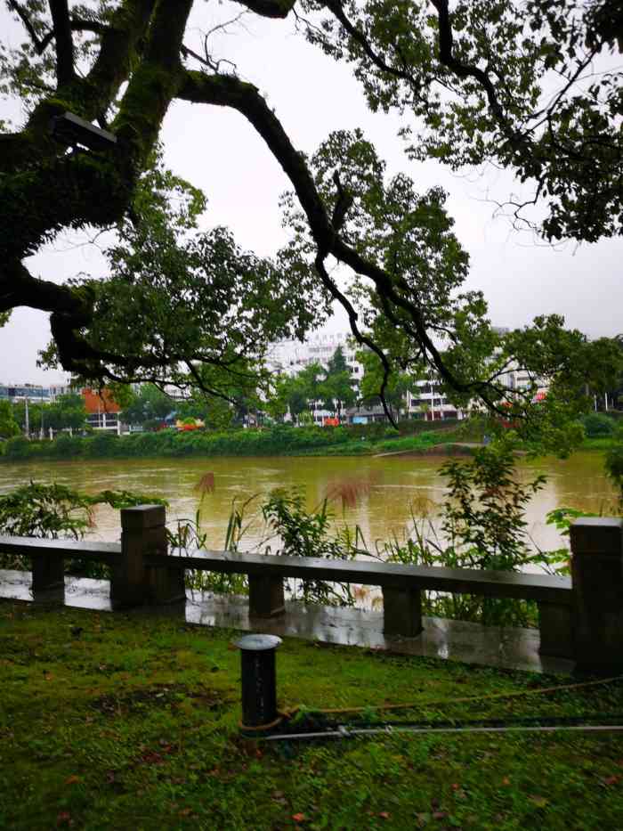 黄山市江心洲广场停车场-"今天跟朋友一起出来玩,路过江心洲,风景很.