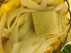 -洞庭洲·防空洞火锅·烧烤·铜锅涮肉(新百广场店)