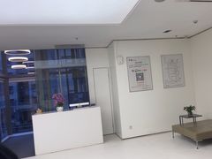 -卡罗酒店(东门晒布地铁站店)