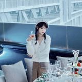 分为室内、室外！上层的室外有一个超大的露天花园