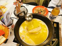 -鲜入围煮花胶鸡海鲜火锅