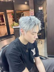 -一家只做男发烫染的店