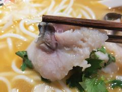 金汤酸菜鱼粉-鑫花溪牛肉米粉(人民广场店)