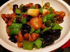 鲜椒肥肠牛蛙-吴越荣记苏州菜·松鼠桂鱼 100% 活鱼现做(月光码头店)
