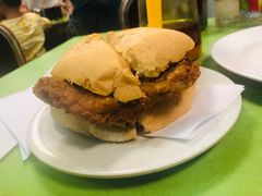 猪扒包-胜利茶餐室