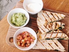 -ROAST coffee & eatery