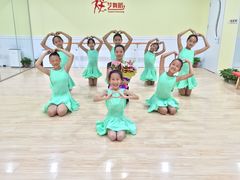 -炫艺舞蹈培训中心(枫尚奥特莱斯店)