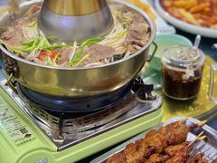 牦牛肉土火锅-撒拉人家.酸菜牦牛肉火锅