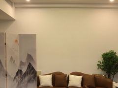-欧辰国际酒店(重庆欢乐谷轻轨站店)