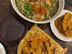-爆炸头阿姨小四川正宗川味小吃(无任何分店)