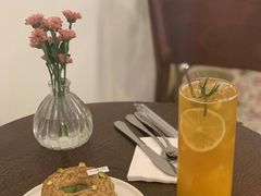 开心果树莓泡芙-Ten Olives甜点