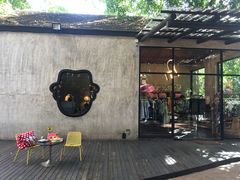 -莓园冰淇淋店