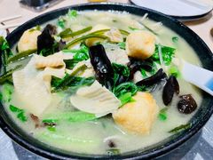 能喝汤的麻辣烫-金太阳海鲜烧烤·本地人餐厅(星海公园店)