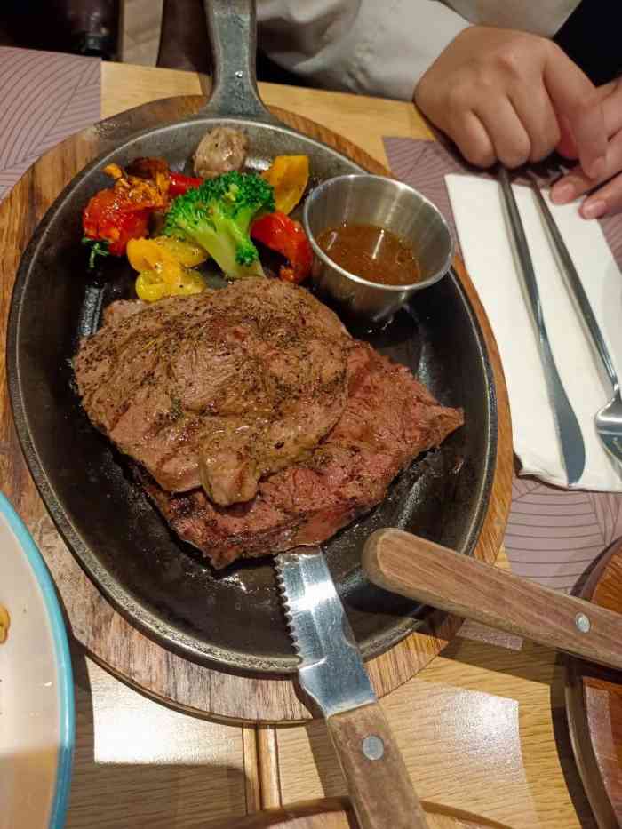 悦荟t骨牛排(沈阳天地店)-"中午啦!来吃午餐,开心!好久没有它家啦!
