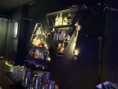 -瓦伦丁主题制服酒吧