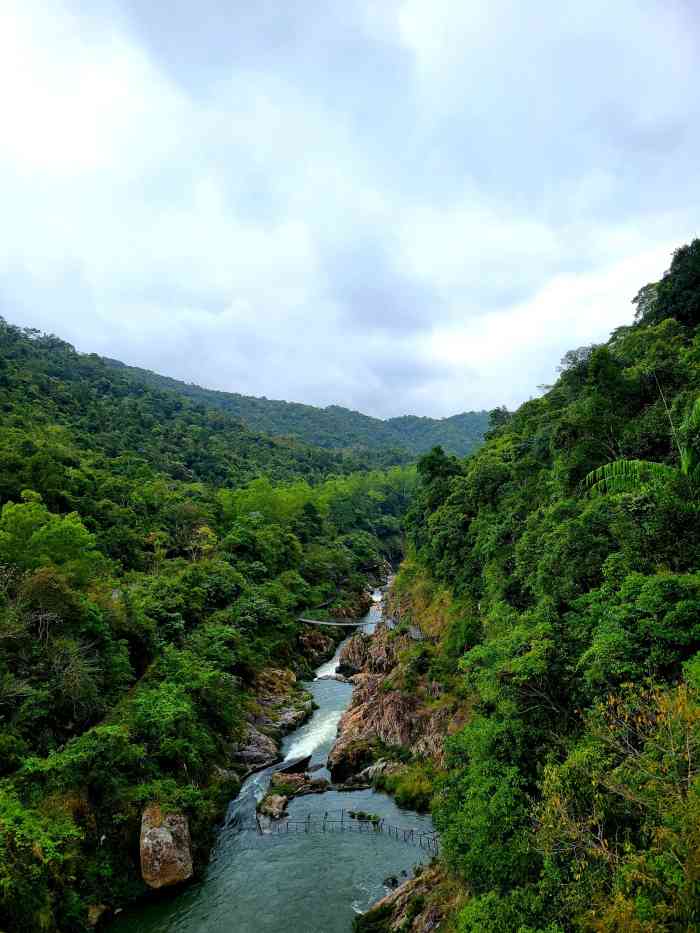 五指山红峡谷大漂流