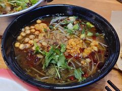 -爆炸头阿姨小四川正宗川味小吃(无任何分店)