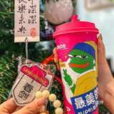 喝柠檬向右拿钥匙扣，拿小圆子手串，拿…