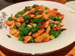 青椒炒河虾-洁雅小南方俏巴鱼馆(汴河街店)