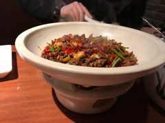 小炒黄牛肉油渣-食言餐吧·本味湘菜馆(万豪城市广场店)