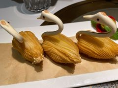 天鹅榴莲酥-领鲜天下·焗海鲜·花胶鸡(天目里店)