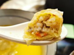 金汤黄鱼馄饨-蟹黄鱼·楼上面馆(外滩中央旗舰店)
