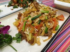 -香巴拉云南餐厅(华莱坞店)